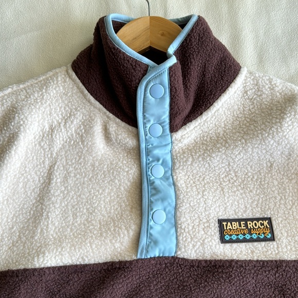 Fleece Sweater Table Rock Lake Tahoe - Picture 9 of 11